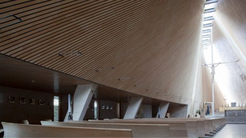 Iglesia de San Josemaría Escrivá vista interior 2