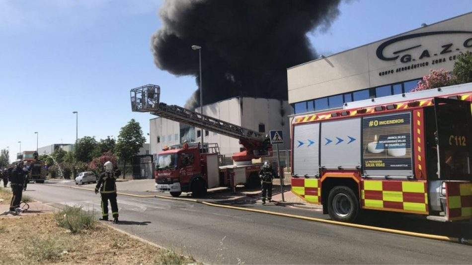 bomberos llegando a lugar de incendio