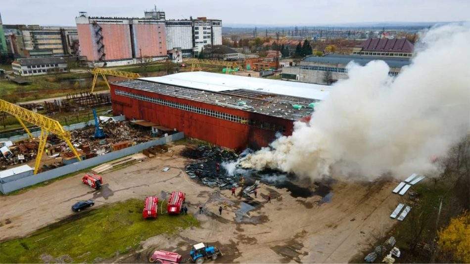 bodega despues de apagar un incendio en su entrada
