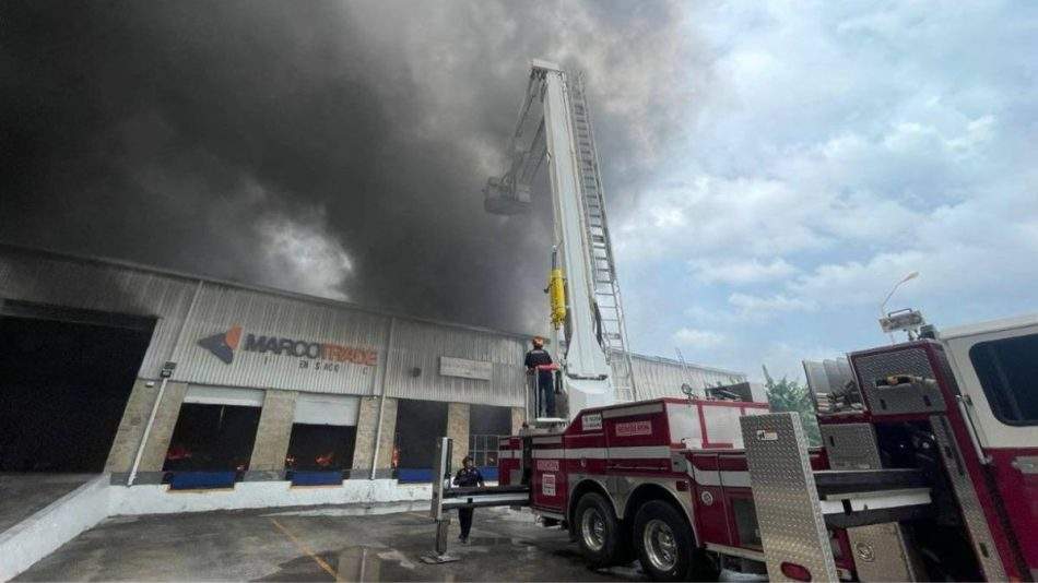 entrada de la bodega incendiada