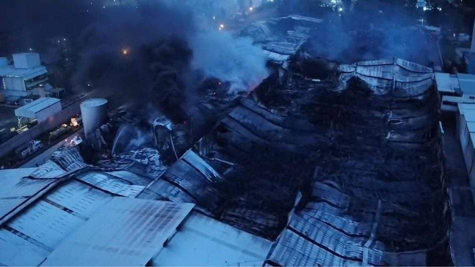 techo de la bodega incendiada