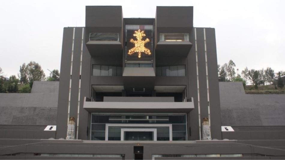 frente del edificio principal del heroico colegio militar